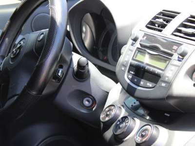 Toyota RAV4 - Image 8