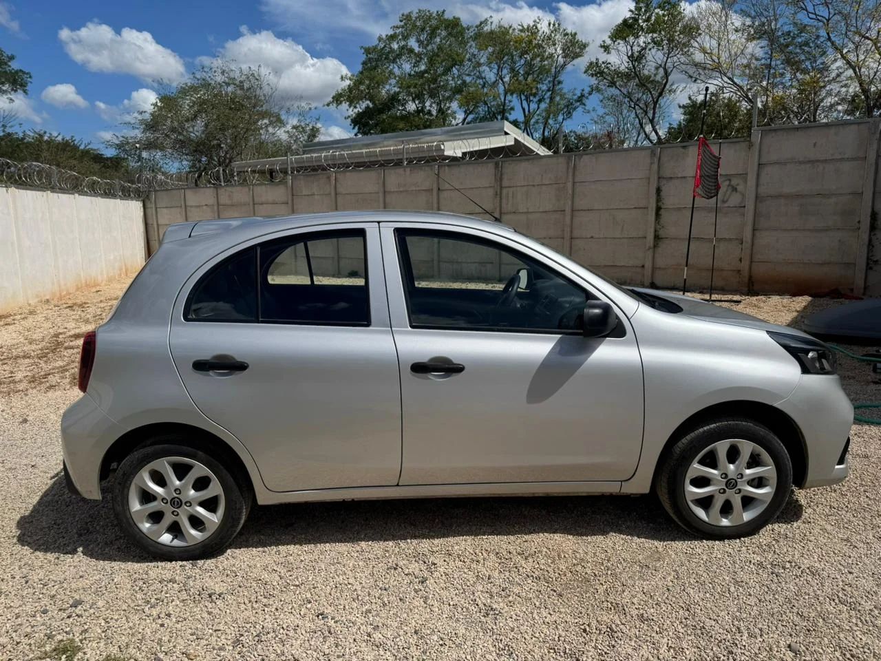 Nissan March - Image 2