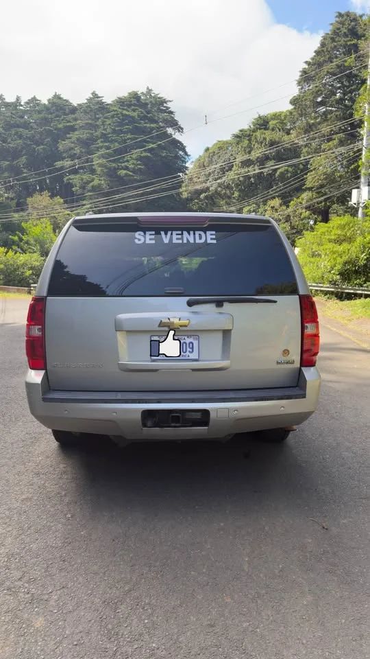 Chevrolet Suburban - Image 2