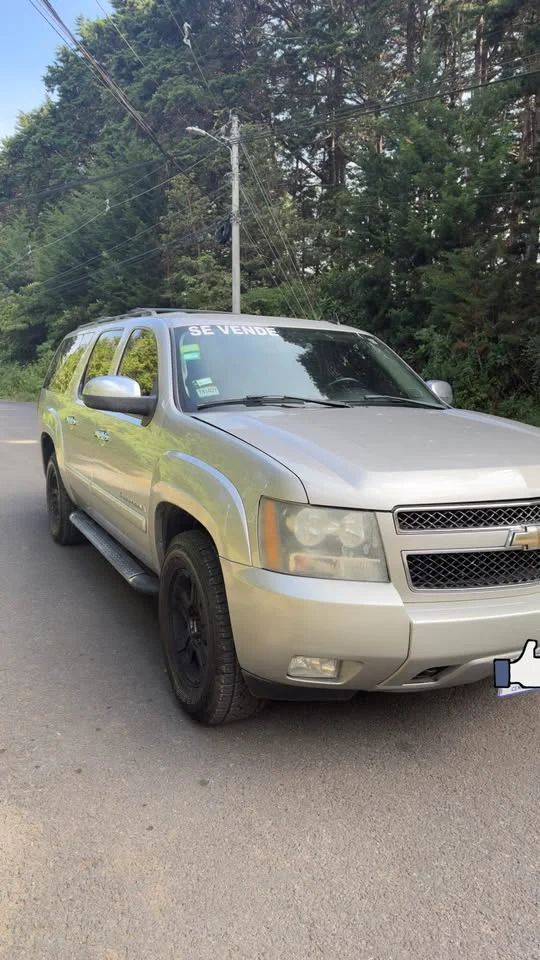 Chevrolet Suburban - Image 4