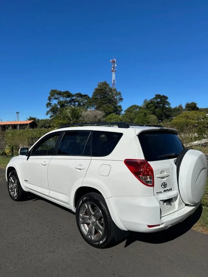 Toyota RAV4 - Image 2