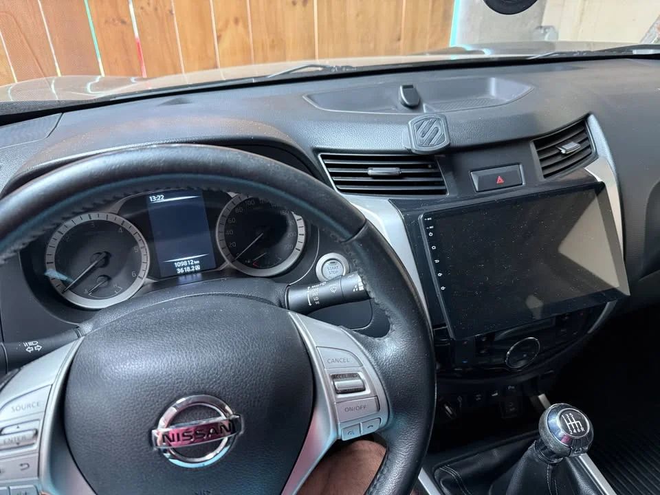 Nissan Frontier NP300 LE - Image 2