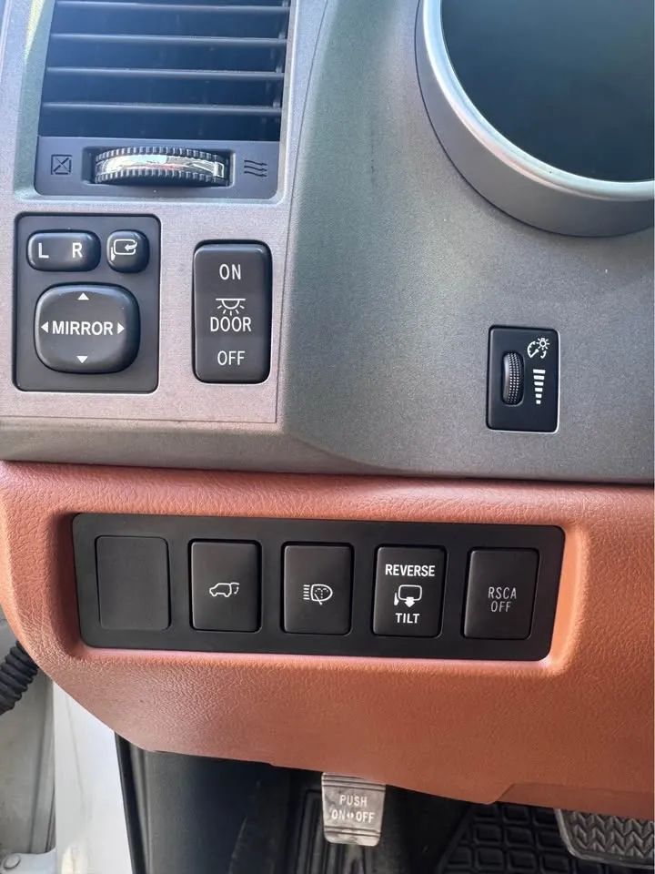 Toyota Sequoia - Image 4