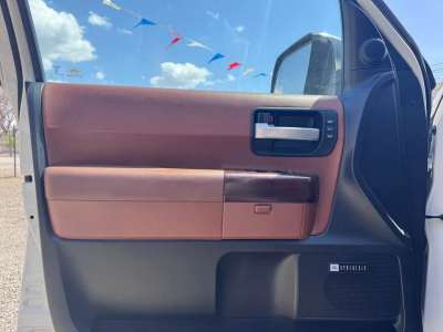 Toyota Sequoia - Image 5