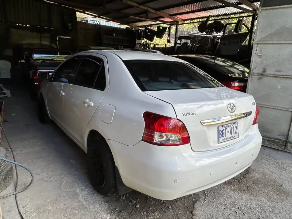 Toyota Yaris - Image 9