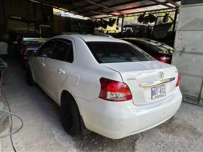 Toyota Yaris - Image 9