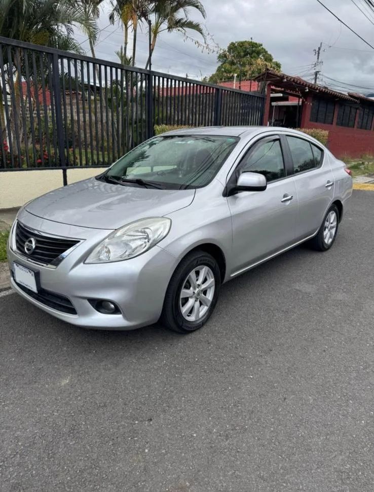 Nissan Versa - Image 2
