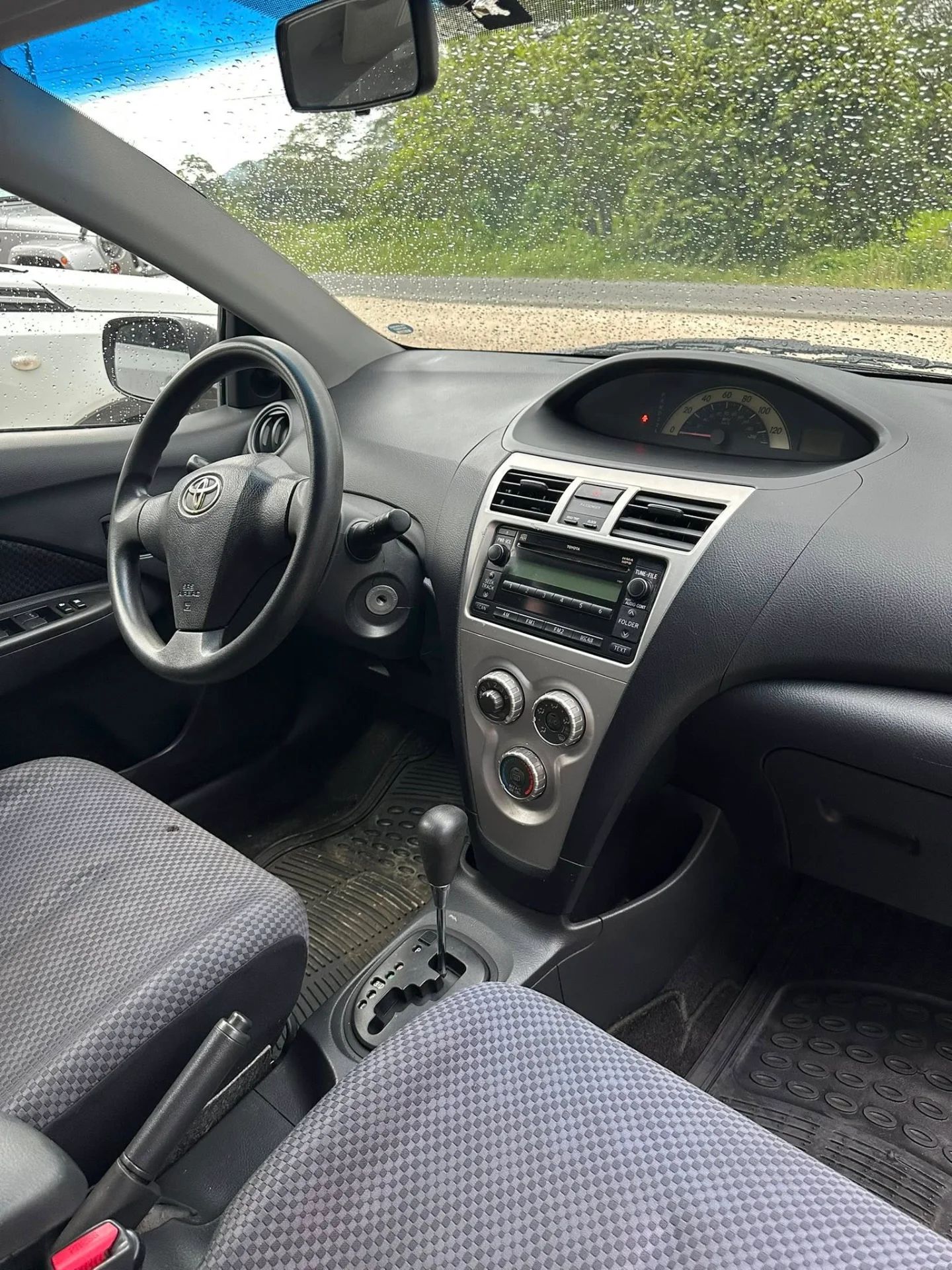 Toyota Yaris Sport - Image 3