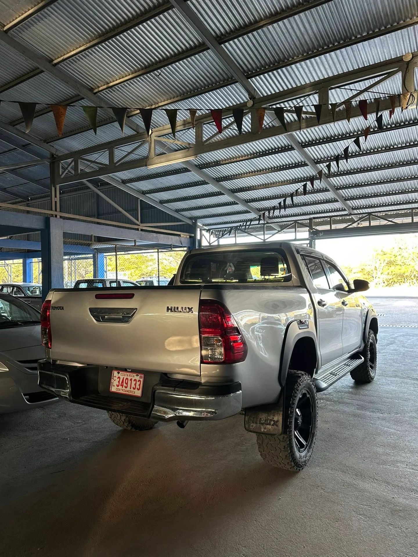Toyota Hilux - Image 2