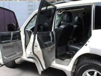 Mitsubishi Montero - Image 8