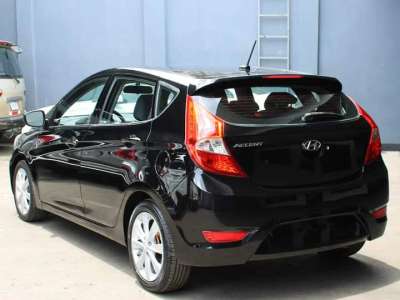 Hyundai Accent - Image 2
