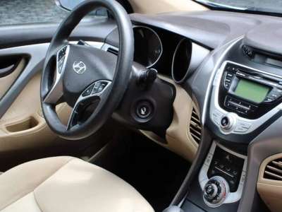 Hyundai Elantra - Image 3