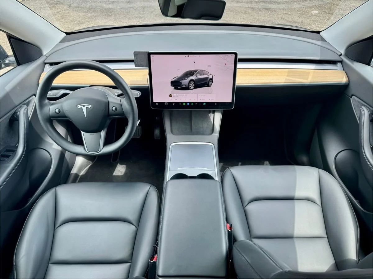 Tesla Model Y - Image 2