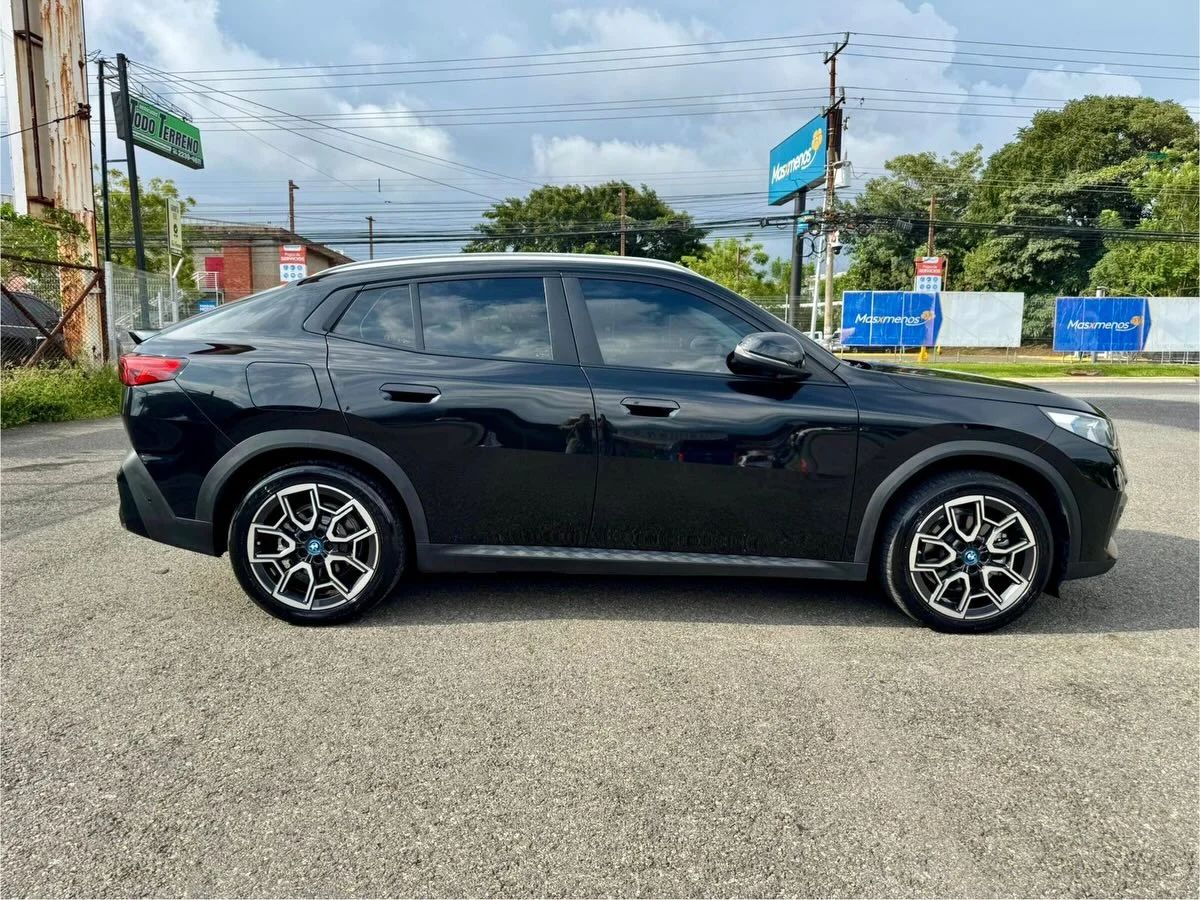 BMW IX2 XDRIVE 30 - Image 2