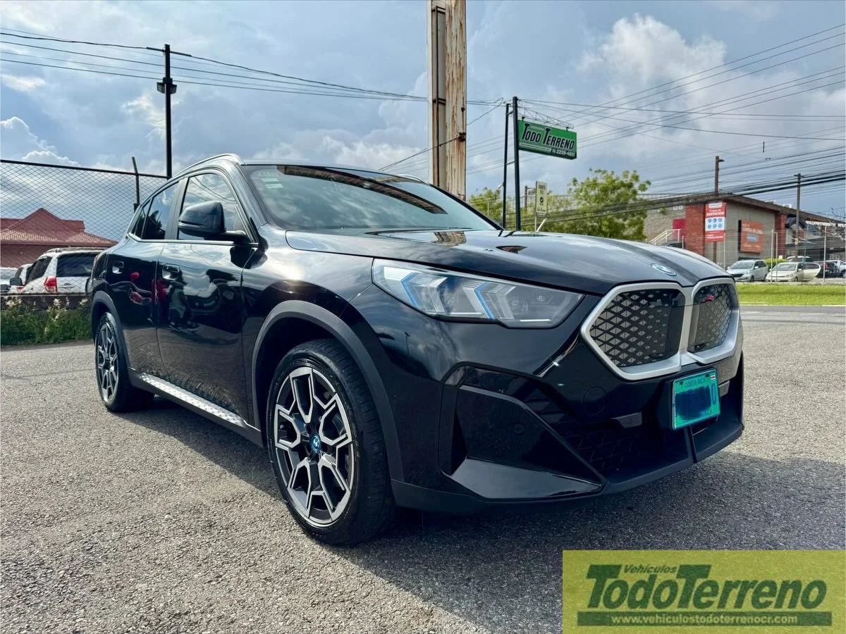 BMW IX2 XDRIVE 30 - Image 1