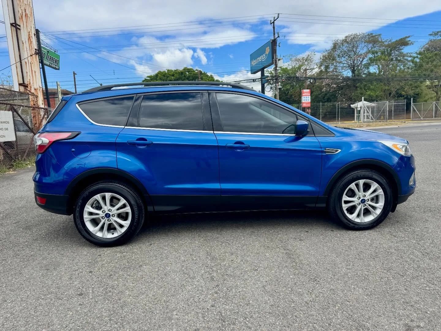 Ford Escape - Image 2