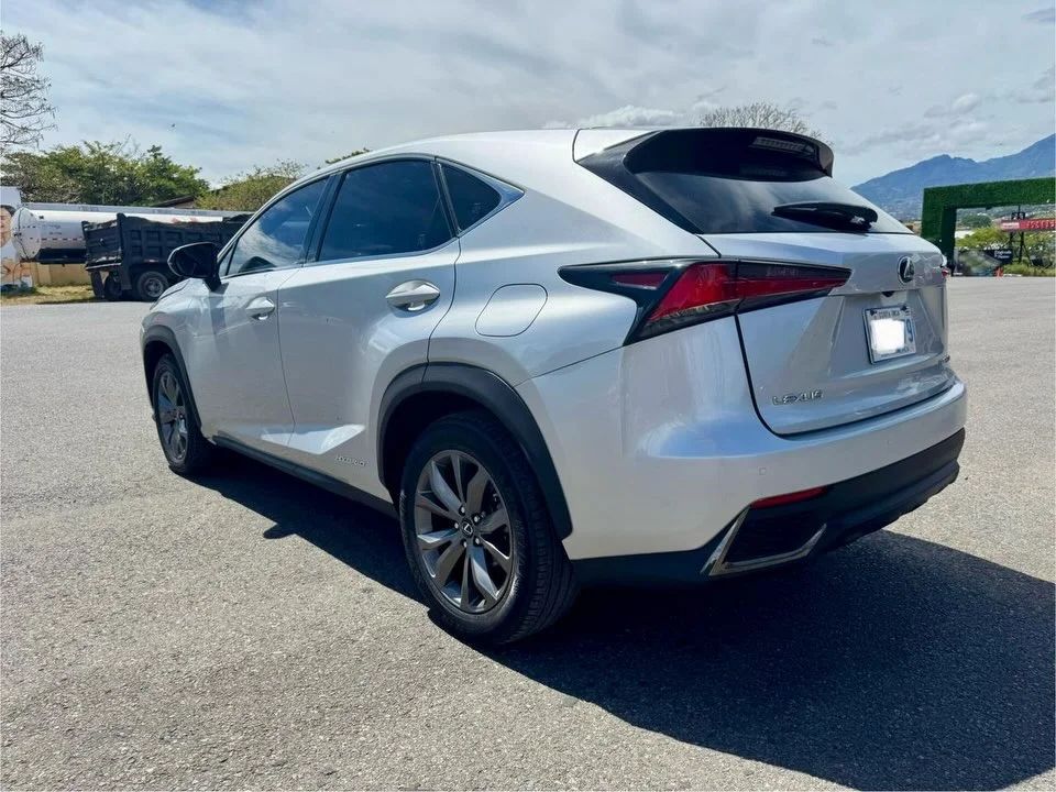 Lexus NX300H - Image 2