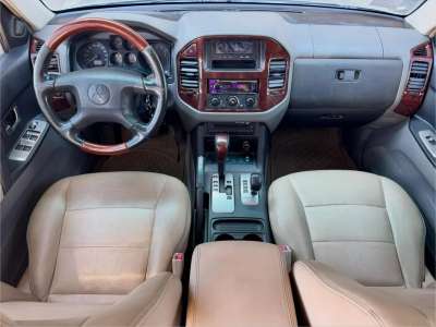 Mitsubishi Montero GLS - Image 2