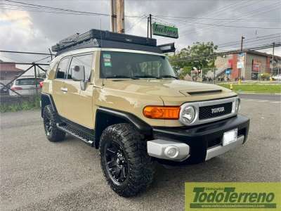 Toyota FJ Cruiser - Image 1