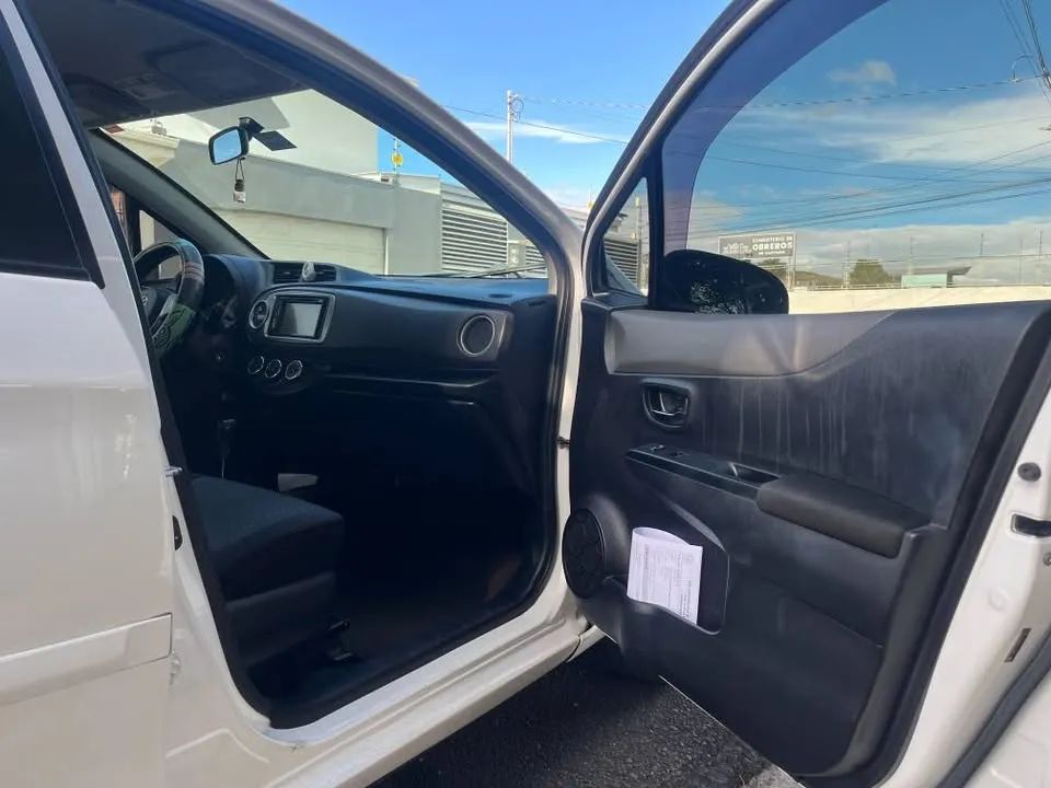 Toyota Yaris SE - Image 6