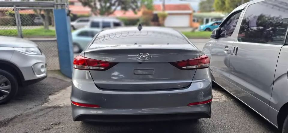 Hyundai Elantra - Image 7