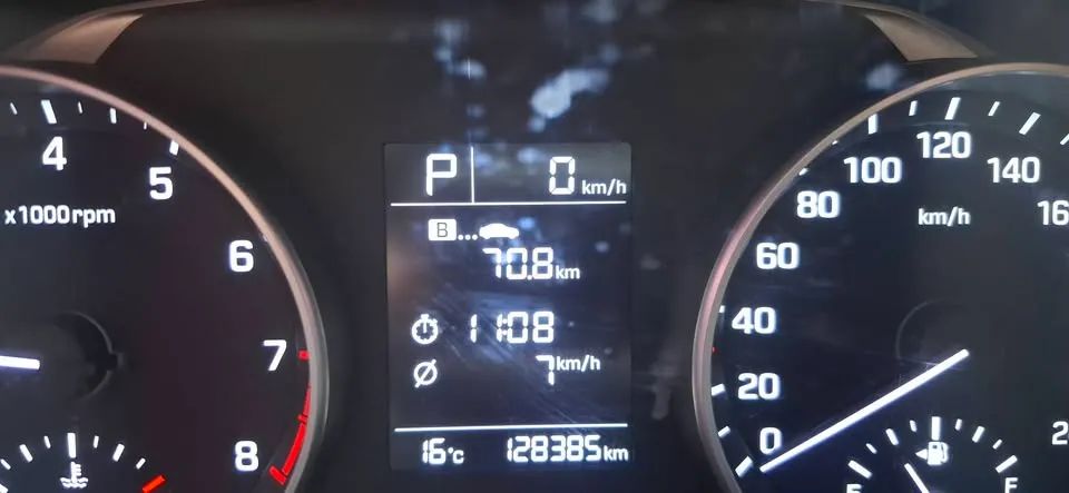 Hyundai Elantra - Image 8