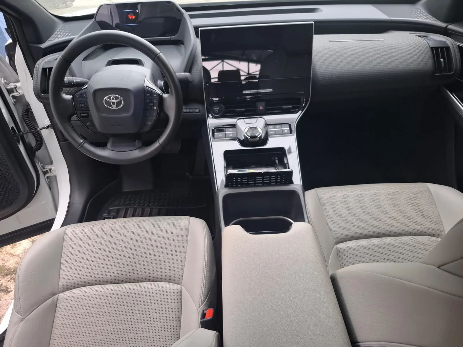 Toyota BZ4X - Image 8