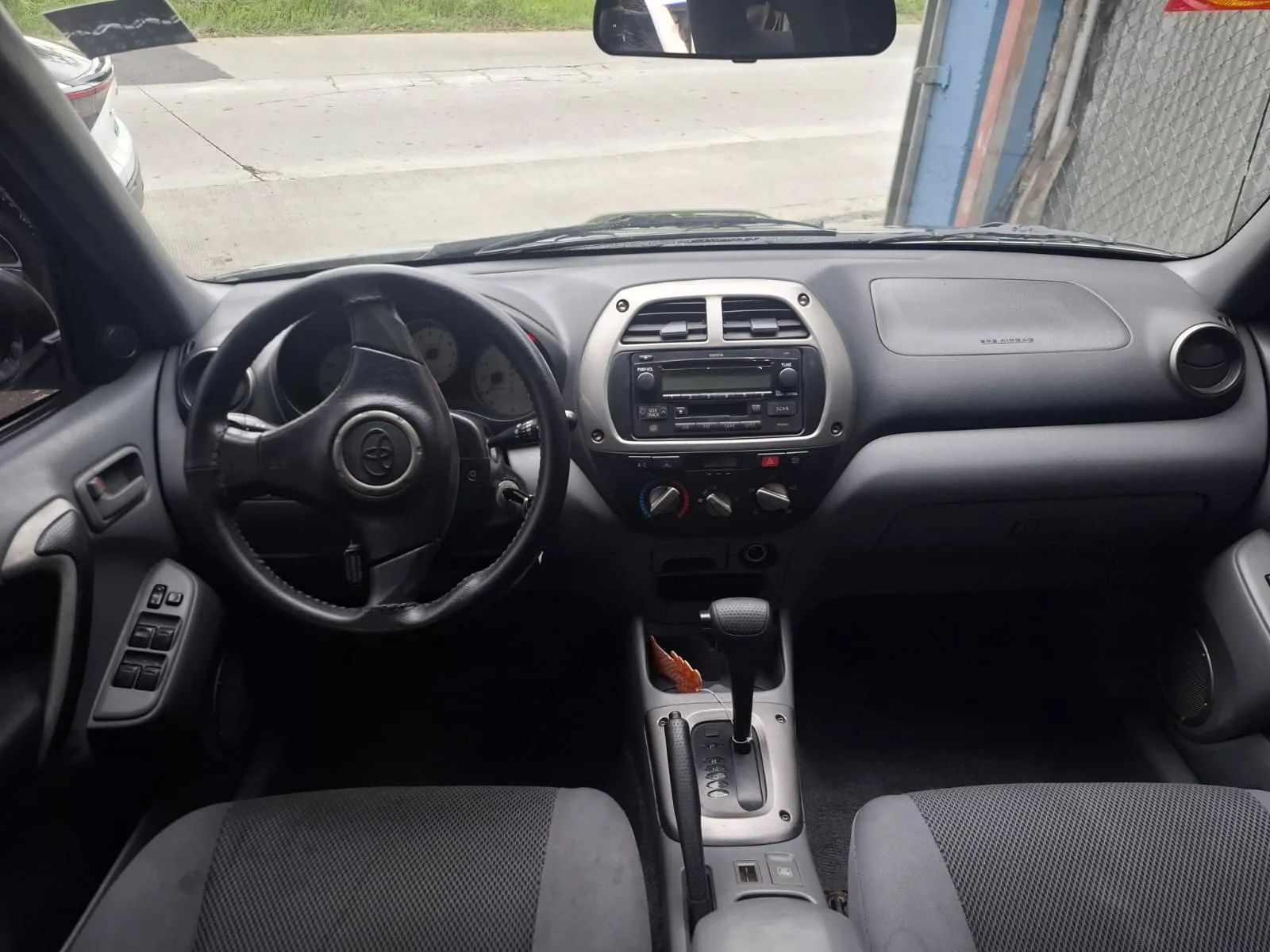 Toyota RAV4 - Image 9