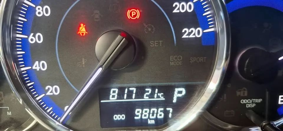 Toyota Yaris E - Image 8