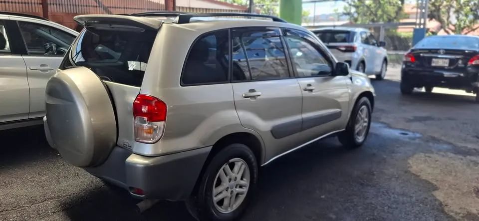 Toyota RAV4 - Image 6