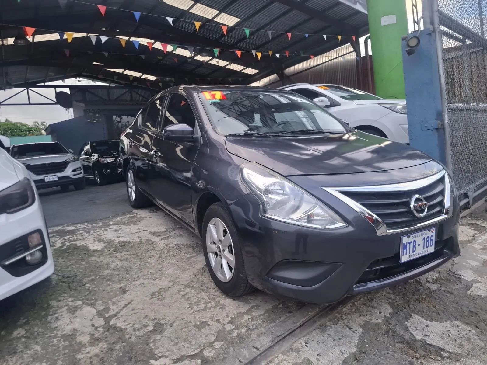 Nissan Versa - Image 2