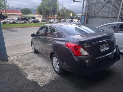 Nissan Versa - Image 4