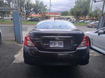 Nissan Versa - Image 5