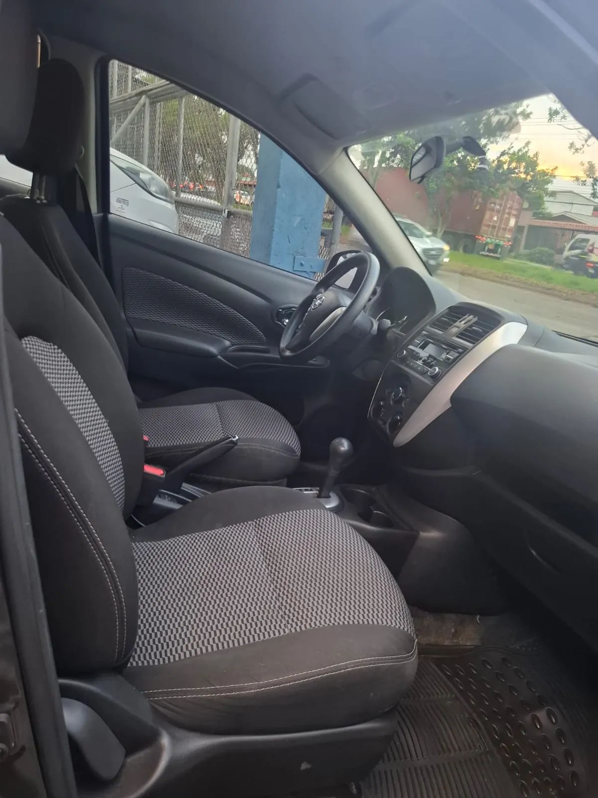 Nissan Versa - Image 9