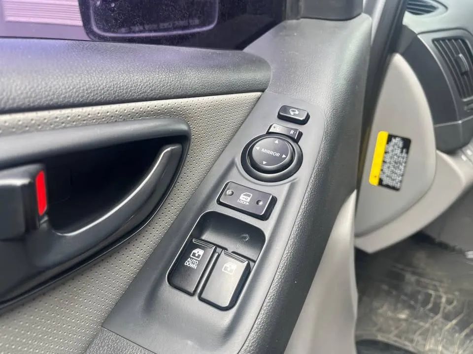 Hyundai Grand Starex - Image 11