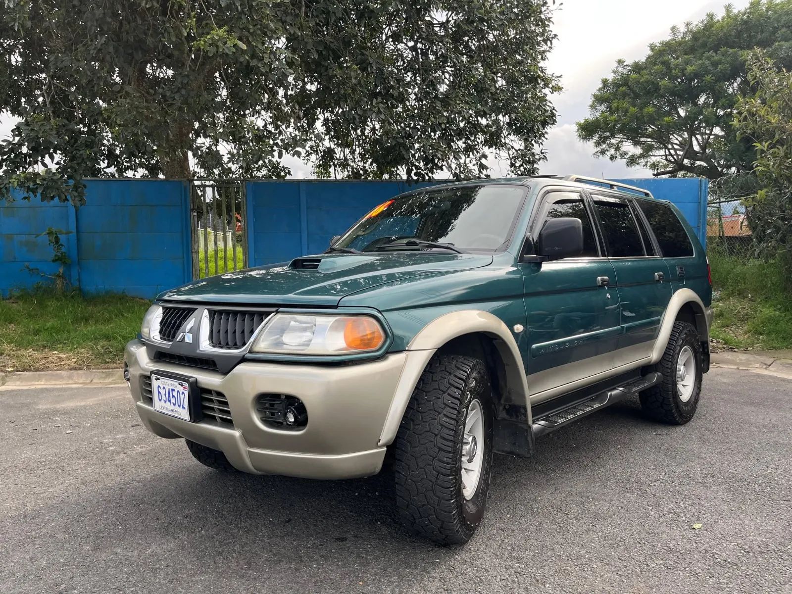 Mitsubishi Montero Sport - Image 1