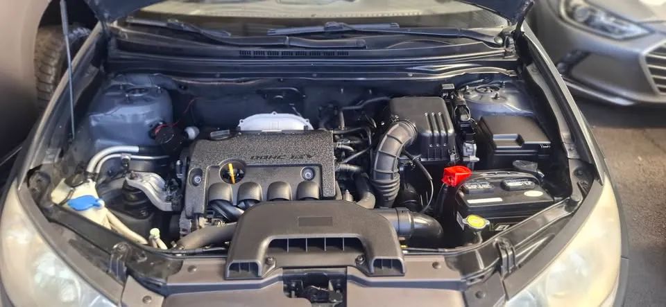 Hyundai Elantra - Image 14