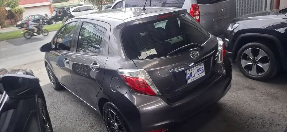 Toyota Yaris LE - Image 4