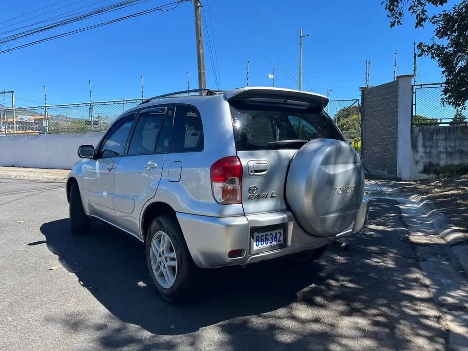 Toyota RAV4 - Image 2