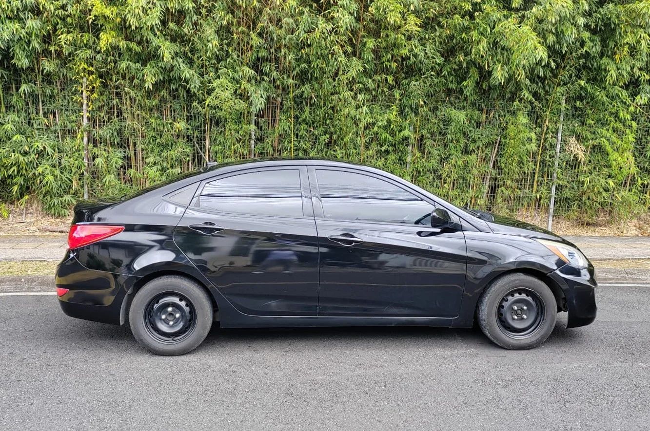 Hyundai Accent - Image 1