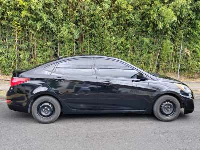 Hyundai Accent - Image 1