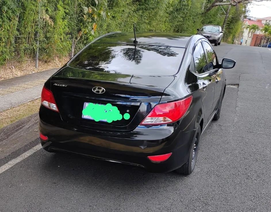 Hyundai Accent - Image 2