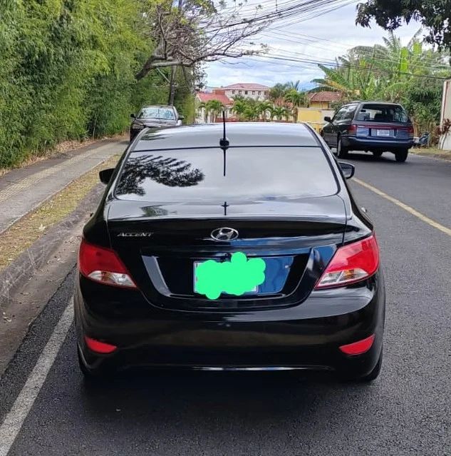 Hyundai Accent - Image 3