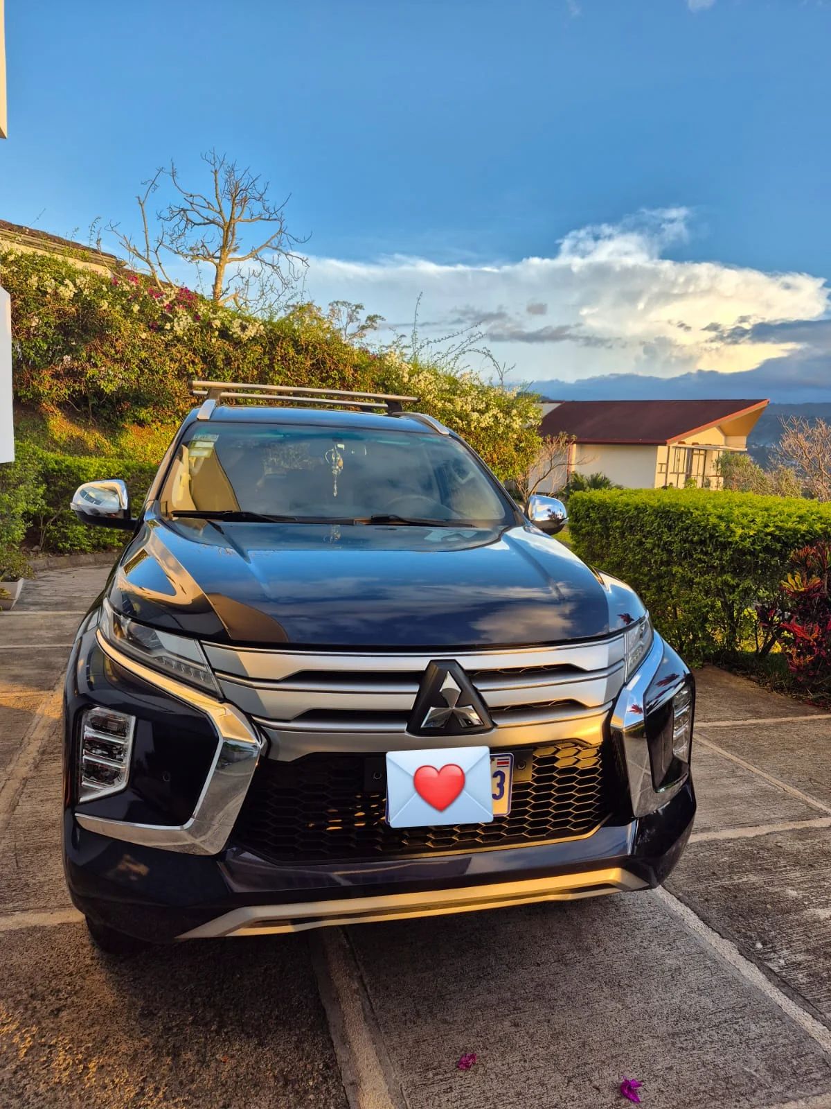 Mitsubishi Montero Sport GT 4x4 - Image 1