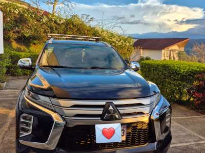 Mitsubishi Montero Sport GT 4x4 - Image 1