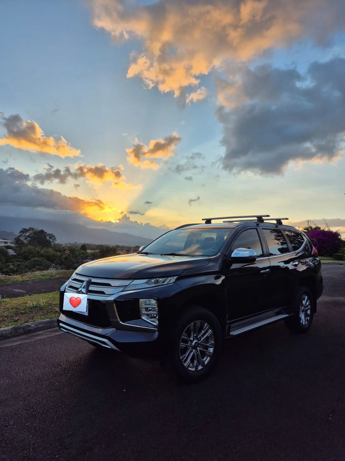 Mitsubishi Montero Sport GT 4x4 - Image 3