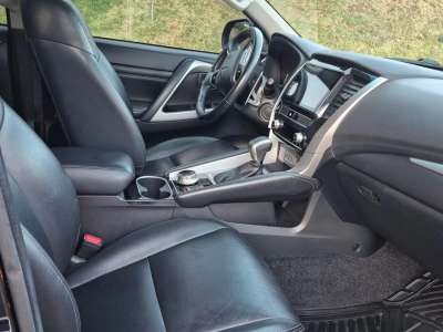 Mitsubishi Montero Sport GT 4x4 - Image 5