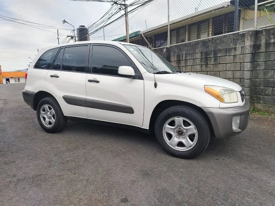 Toyota RAV4 - Image 1