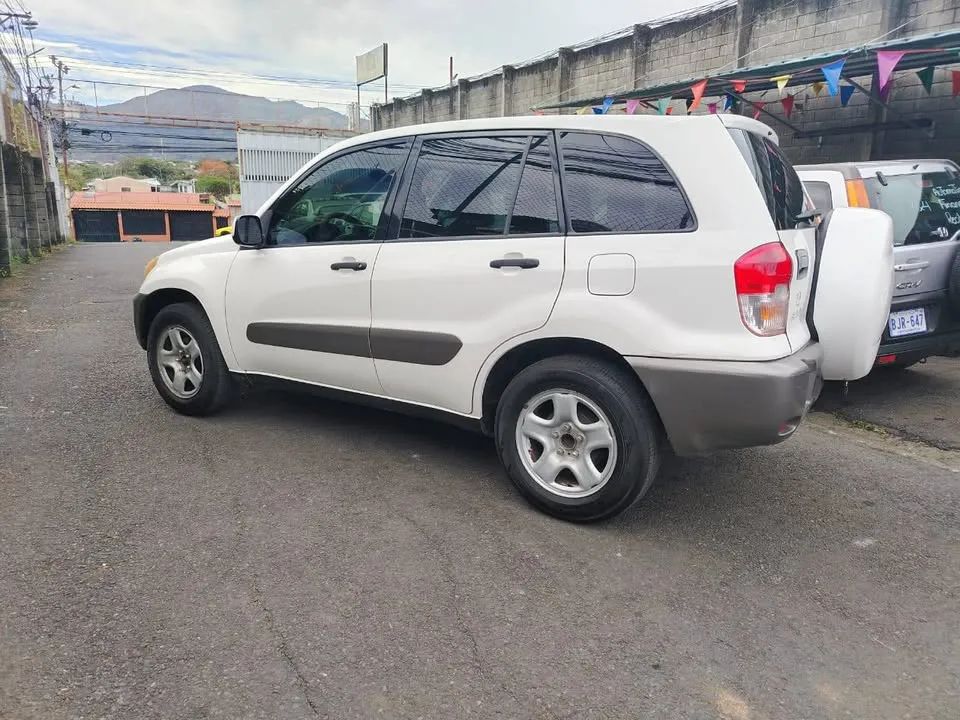 Toyota RAV4 - Image 2