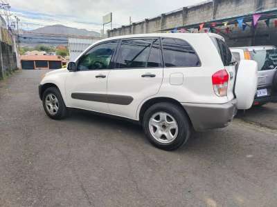 Toyota RAV4 - Image 2